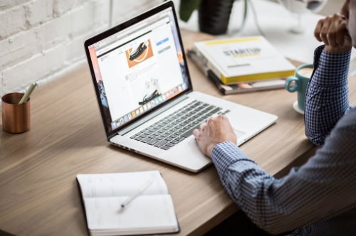 hubspot-free-crm-min.jpg