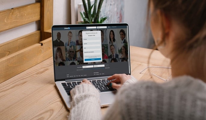 Sharing LinkedIn Company Page Posts to a Targeted Audience